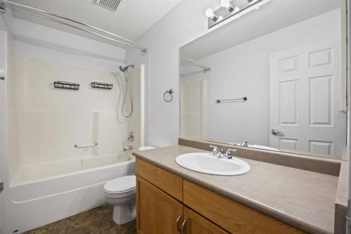 120 Prestwick Acres Lane Se, Calgary, AB - Indoor Photo Showing Bathroom