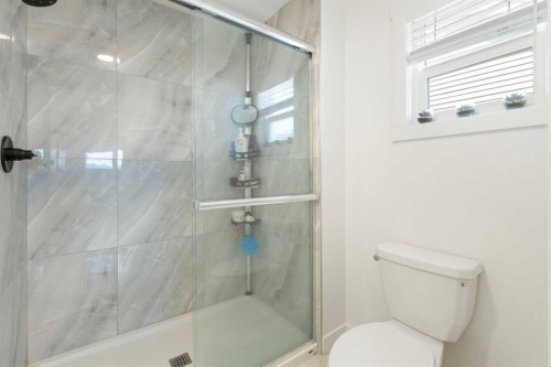 1635 Baywater Street Sw, Airdrie, AB - Indoor Photo Showing Bathroom