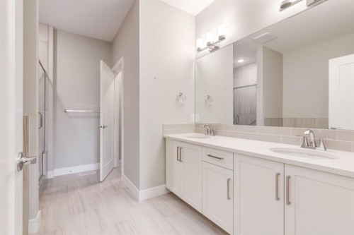 220-20 Silverado Crest Park Sw, Calgary, AB - Indoor Photo Showing Bathroom