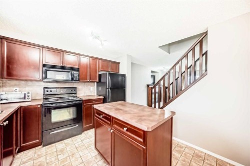 135 Copperstone Grove Se, Calgary, AB - Indoor Photo Showing Kitchen