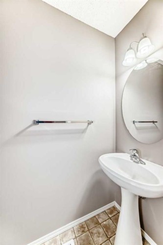 135 Copperstone Grove Se, Calgary, AB - Indoor Photo Showing Bathroom
