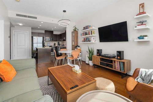 2005-77 Spruce Place Sw, Calgary, AB - Indoor Photo Showing Living Room