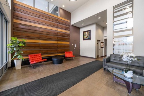 2005-77 Spruce Place Sw, Calgary, AB - Indoor Photo Showing Other Room