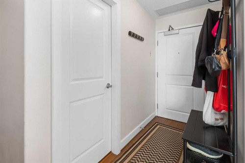 2005-77 Spruce Place Sw, Calgary, AB - Indoor Photo Showing Other Room