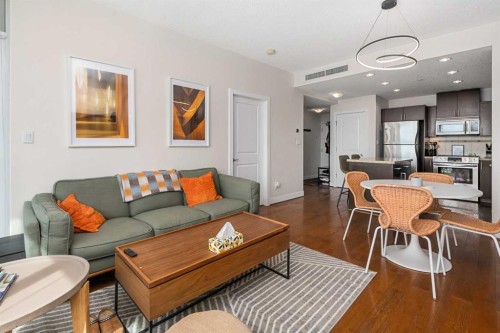 2005-77 Spruce Place Sw, Calgary, AB - Indoor Photo Showing Living Room