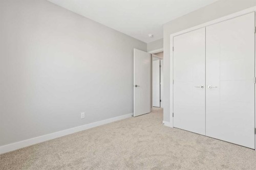 7055 Rangeview Avenue Se, Calgary, AB - Indoor Photo Showing Other Room