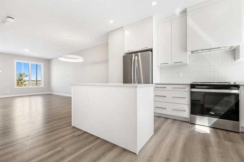 7055 Rangeview Avenue Se, Calgary, AB - Indoor Photo Showing Kitchen With Upgraded Kitchen