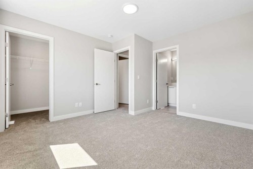 7055 Rangeview Avenue Se, Calgary, AB - Indoor Photo Showing Other Room