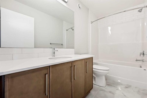 7067 Rangeview Avenue Se, Calgary, AB - Indoor Photo Showing Bathroom