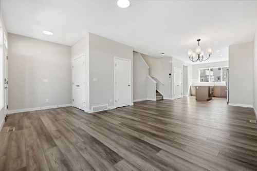 7067 Rangeview Avenue Se, Calgary, AB - Indoor