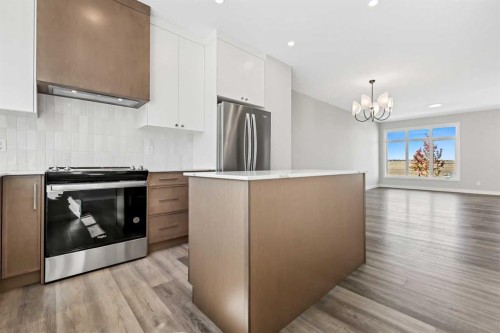 7067 Rangeview Avenue Se, Calgary, AB - Indoor Photo Showing Kitchen With Stainless Steel Kitchen With Upgraded Kitchen
