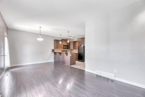 420 Ranch Ridge Meadow, Strathmore, AB - Indoor Photo Showing Kitchen