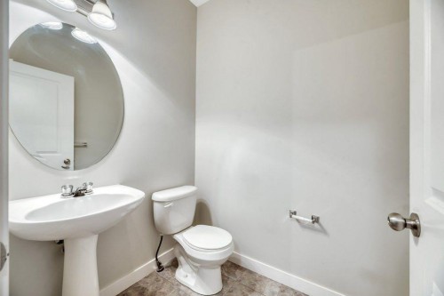 420 Ranch Ridge Meadow, Strathmore, AB - Indoor Photo Showing Bathroom