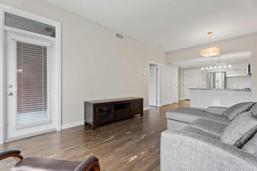 308-1110 3 Avenue Nw, Calgary, AB - Indoor Photo Showing Living Room