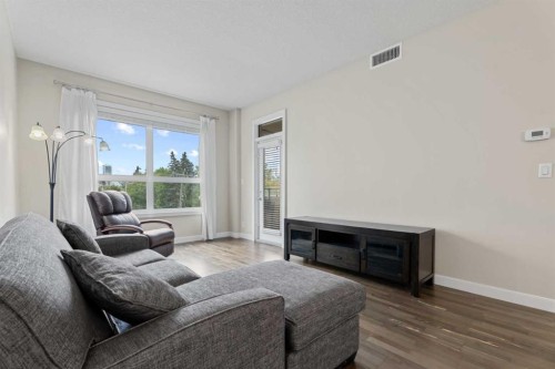 308-1110 3 Avenue Nw, Calgary, AB - Indoor Photo Showing Living Room