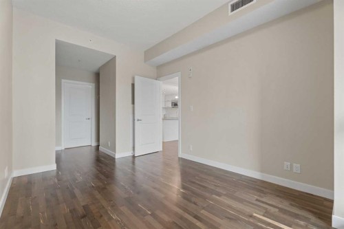 308-1110 3 Avenue Nw, Calgary, AB - Indoor Photo Showing Other Room