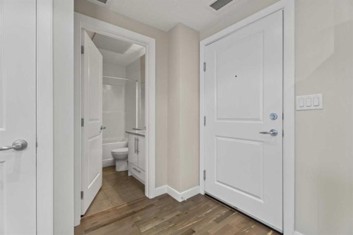 308-1110 3 Avenue Nw, Calgary, AB - Indoor Photo Showing Other Room