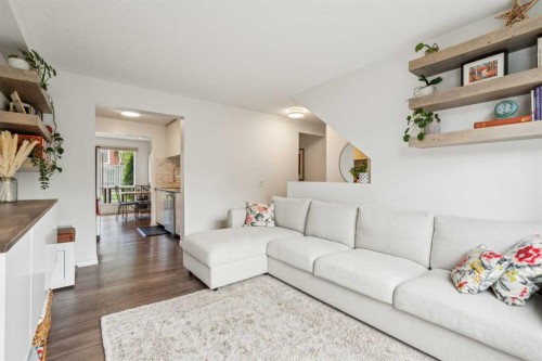 41-6915 Ranchview Drive Nw, Calgary, AB - Indoor Photo Showing Living Room