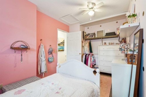 41-6915 Ranchview Drive Nw, Calgary, AB - Indoor Photo Showing Bedroom