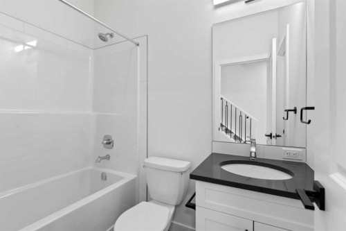 175 Belvedere Crescent Se, Calgary, AB - Indoor Photo Showing Bathroom