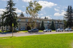 12-707 Westmount Drive  Strathmore, AB T1P 1A9