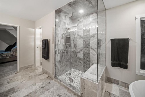 42 Woodhaven Crescent Sw, Calgary, AB - Indoor Photo Showing Bathroom