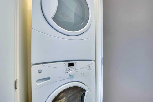 4735 17 Avenue Nw, Calgary, AB - Indoor Photo Showing Laundry Room