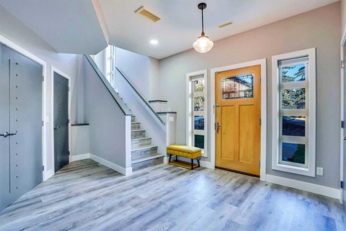 4735 17 Avenue Nw, Calgary, AB - Indoor Photo Showing Other Room