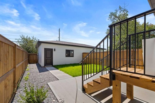 7929 47 Avenue Nw, Calgary, AB - Outdoor With Exterior