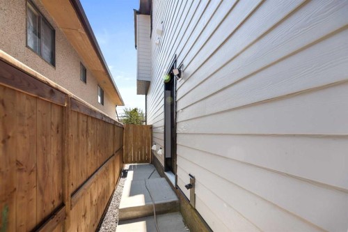 7929 47 Avenue Nw, Calgary, AB - Outdoor With Exterior