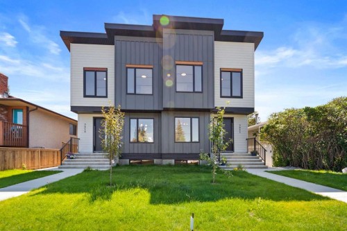 7929 47 Avenue Nw, Calgary, AB - Outdoor With Facade