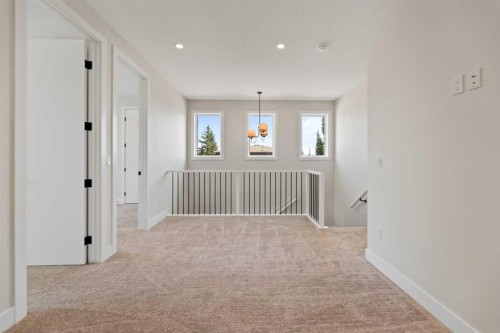7929 47 Avenue Nw, Calgary, AB - Indoor Photo Showing Other Room