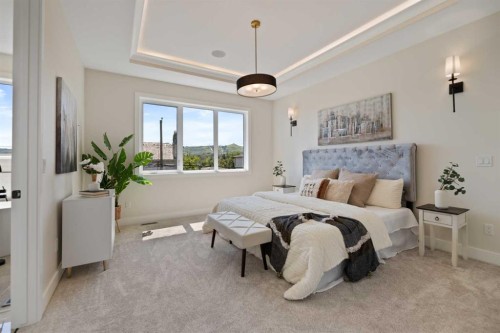 7929 47 Avenue Nw, Calgary, AB - Indoor Photo Showing Bedroom