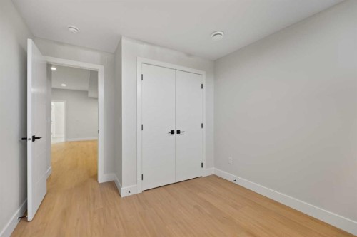 7929 47 Avenue Nw, Calgary, AB - Indoor Photo Showing Other Room