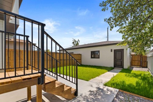 7929 47 Avenue Nw, Calgary, AB - Outdoor With Exterior