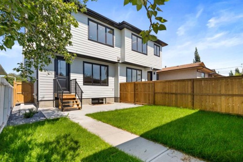 7929 47 Avenue Nw, Calgary, AB - Outdoor