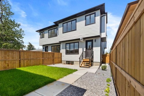 7929 47 Avenue Nw, Calgary, AB - Outdoor