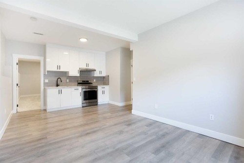 125 Martinpark Way Ne, Calgary, AB - Indoor Photo Showing Kitchen