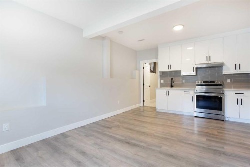 125 Martinpark Way Ne, Calgary, AB - Indoor Photo Showing Kitchen