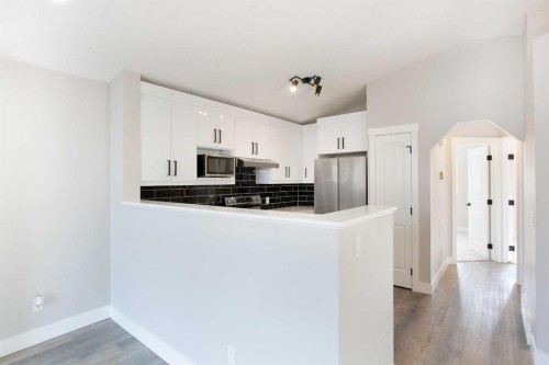 125 Martinpark Way Ne, Calgary, AB - Indoor Photo Showing Kitchen