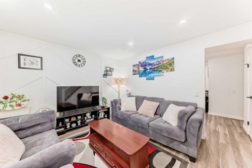 6223 Penedo Way Se, Calgary, AB - Indoor Photo Showing Living Room
