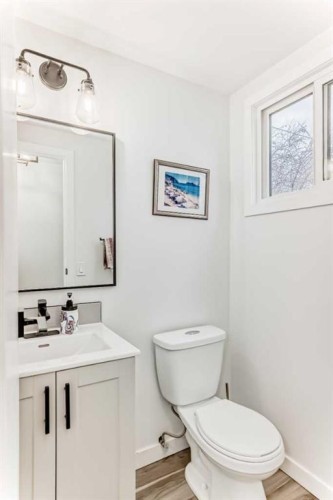 6223 Penedo Way Se, Calgary, AB - Indoor Photo Showing Bathroom