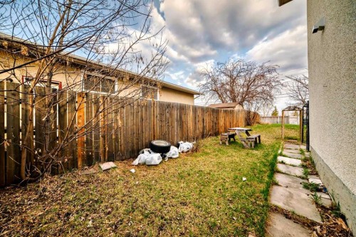 6223 Penedo Way Se, Calgary, AB - Outdoor