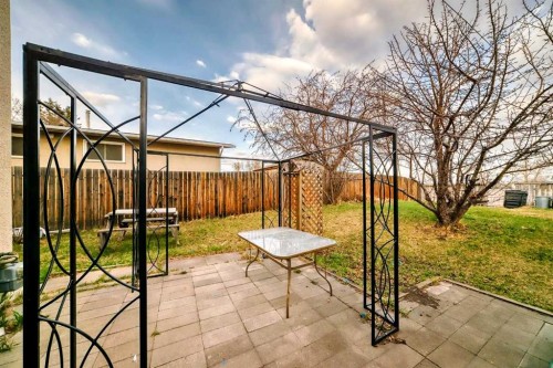 6223 Penedo Way Se, Calgary, AB - Outdoor