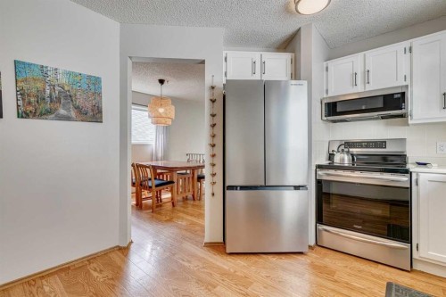 24 Millcrest Road Sw, Calgary, AB - Indoor Photo Showing Kitchen