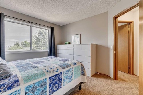 24 Millcrest Road Sw, Calgary, AB - Indoor Photo Showing Bedroom
