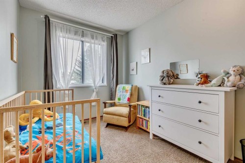 24 Millcrest Road Sw, Calgary, AB - Indoor Photo Showing Bedroom