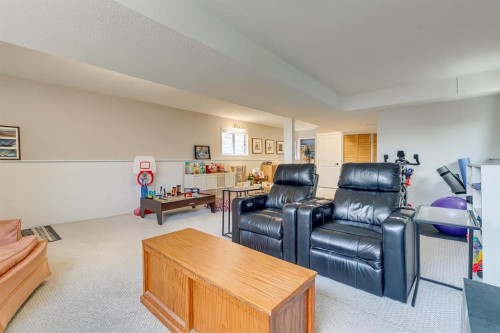 24 Millcrest Road Sw, Calgary, AB - Indoor Photo Showing Other Room
