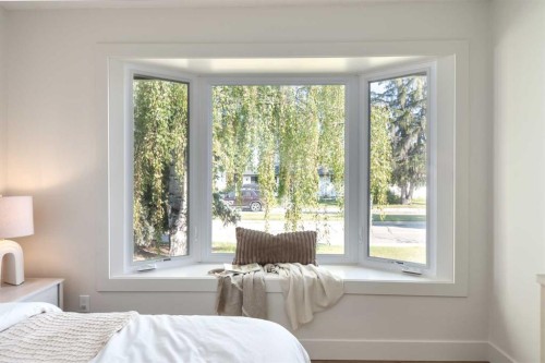 15 Hoover Place Sw, Calgary, AB - Indoor Photo Showing Bedroom