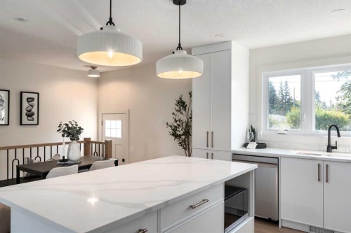 15 Hoover Place Sw, Calgary, AB - Indoor Photo Showing Kitchen